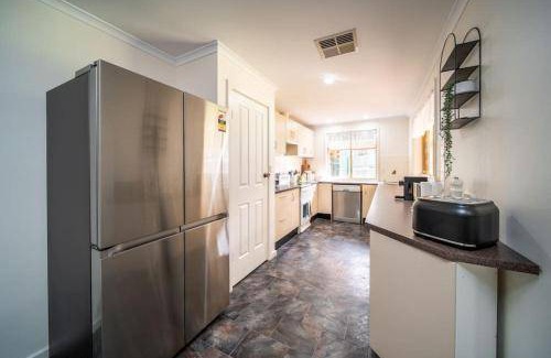Nairne House | 290 m² House ∙ 4 bedrooms ∙ 10 guests