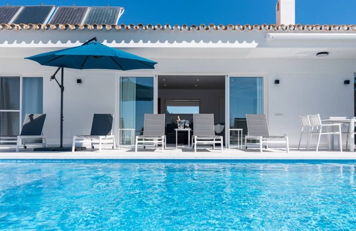 Urbanizacion Hacienda las Chapas Villa | 290 m² Villa ∙ 5 bedrooms ∙ 10 guests