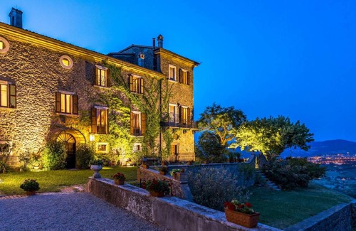 Orvieto Villa | 290 m² Villa ∙ 8 bedrooms ∙ 16 guests