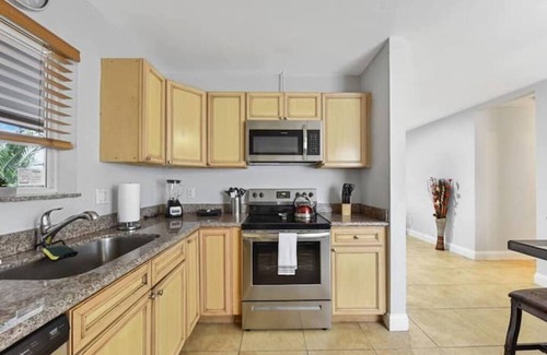 Highland Garden Villa | 2904 Hollywood in Hollywood