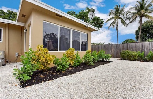 Highland Garden Villa | 2904 Hollywood in Hollywood