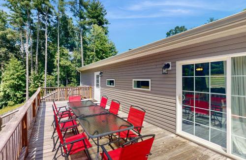 Clarkesville House | 291 Midland Dr