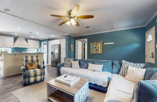 Clarkesville House | 291 Midland Dr