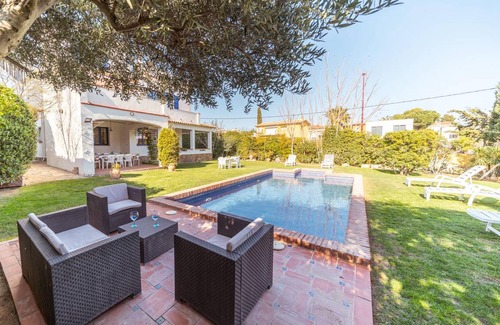 L'Escala Villa | 293 m² Villa ∙ 4 bedrooms ∙ 8 guests