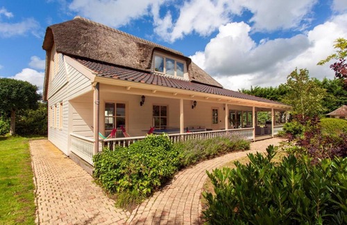 Municipality of Heerhugowaard Villa | 293 m² Villa ∙ 5 bedrooms ∙ 13 guests