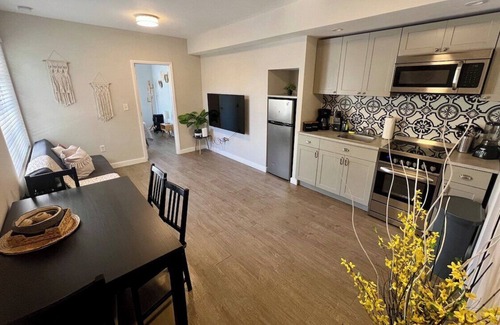Allapattah Apartment | 2932 #2 · Cozy Allapattah Getaway