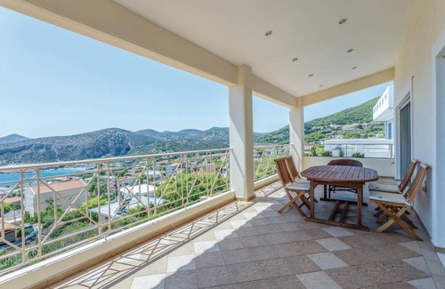 Kaki Thalassa House | 294 m² House ∙ 4 bedrooms ∙ 8 guests
