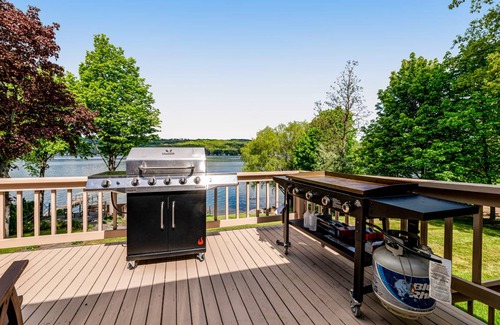 Penn Yan House | 297 m² House ∙ 4 bedrooms ∙ 16 guests