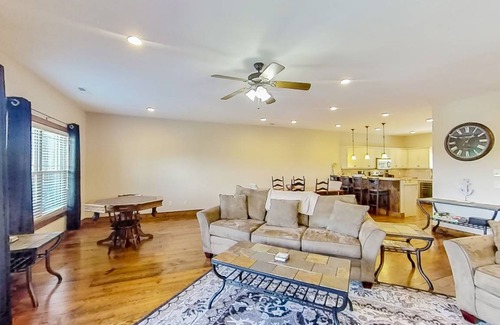 Andersonville House | 297 m² House ∙ 3 bedrooms ∙ 8 guests