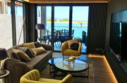 Nelly Bay House | 299 m² House ∙ 7 bedrooms ∙ 18 guests