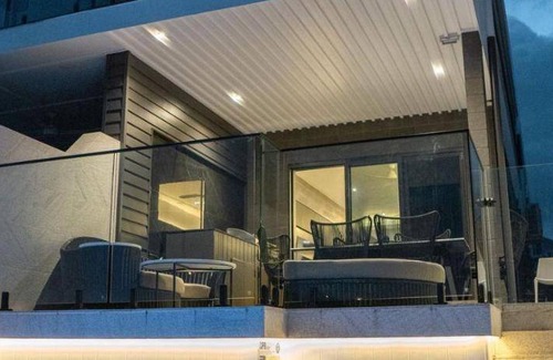 Nelly Bay House | 299 m² House ∙ 7 bedrooms ∙ 18 guests