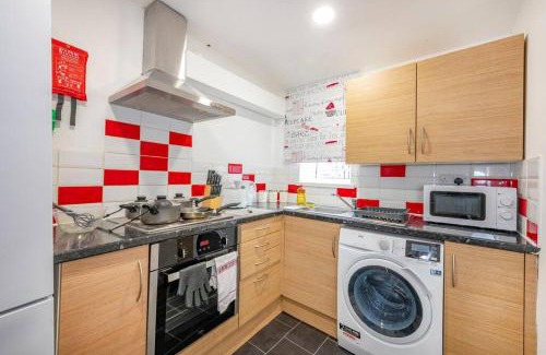 Beeston House | *2a* ground floor house setup for your most amazing & relaxed stay + Free Parking + Free Fast WiFi