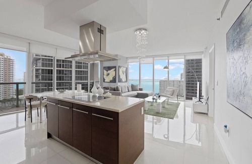 Downtown Miami Condo | 2B/2B Corner Unit w Water View FREE Parking Pool Spa Heart of Brickell