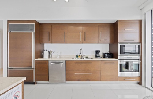 Downtown Miami Condo | 2B/2B Corner Unit w Water View FREE Parking Pool Spa Heart of Brickell