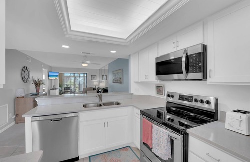 South Island Condo | 2B/2B Fairview Isles Condo, Walk to Beach, Heated Pool!