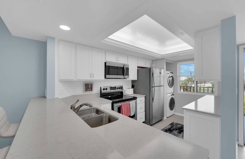 South Island Condo | 2B/2B Fairview Isles Condo, Walk to Beach, Heated Pool!
