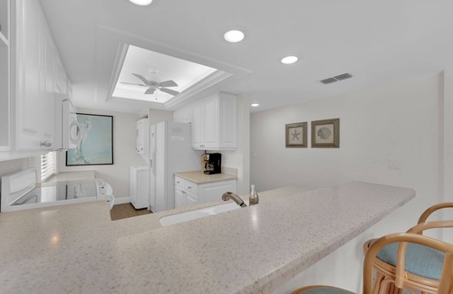 South Island Condo | 2B/2B Fairview Isles 116 Condo, Walk to Beach, Heated Pool!