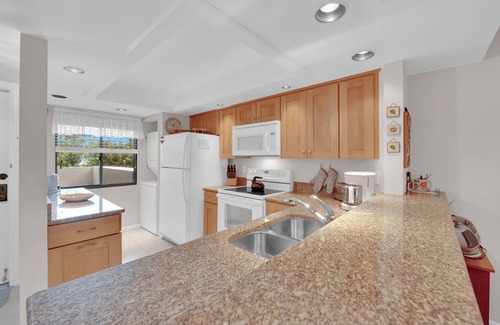 South Island Condo | 2B/2B Fairview Isles 123 Condo, Walk to Beach, Heated Pool!