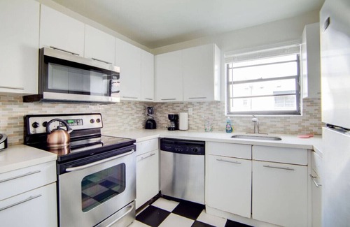 Flamingo/Lummus Condo | 2B/2B, Free Parking, South Beach, 1 Block 2 Beach