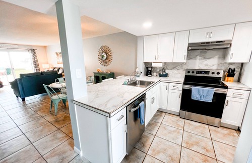 Cocoa Beach Condo | 2B/2B Ground Floor/Poolside/Ocean Front