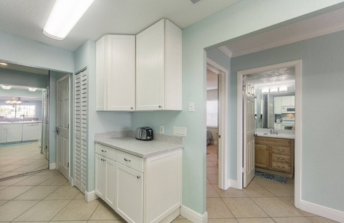Madeira Beach Condo | 2b 2b - Partial Beach Views Madeira Norte #101