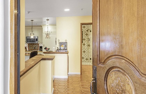 Avalon Condo | 2B | 2B Townhome Villa W/OCEAN Views & 4 Seater Cart