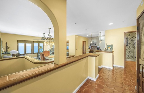 Avalon Condo | 2B | 2B Townhome Villa W/OCEAN Views & 4 Seater Cart