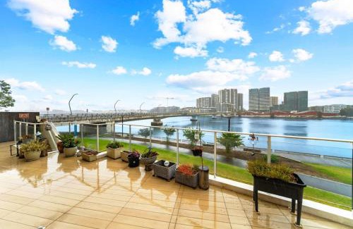 Rhodes Apartment | 2B APT with Stunning Waterfront View