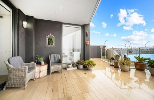Rhodes Apartment | 2B APT with Stunning Waterfront View