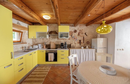 Flengi House | 2B Entire Holiday Home. Pool, Parking, Pergola, Private. Quiet Village Location.