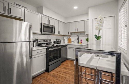 New Papago Parkway Apartment | 2B1B Stylish Escape with pool and parking