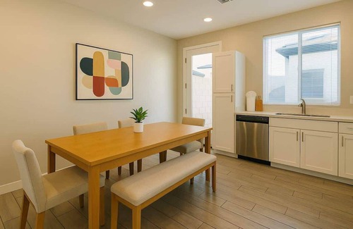 Glendale Apartment | 2B2B Free Parking & Premium Beds