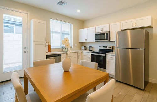 Glendale Apartment | 2B2B Free Parking & Premium Beds
