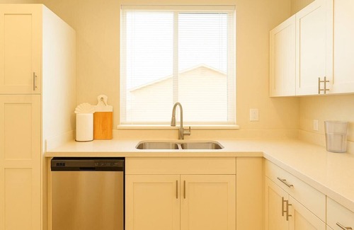 Glendale Apartment | 2B2B Free Parking & Premium Beds