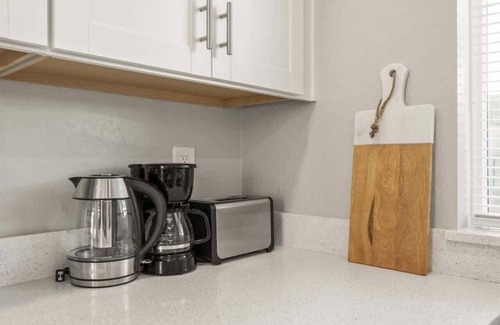 Glendale Apartment | 2B2B Free Parking & Premium Beds