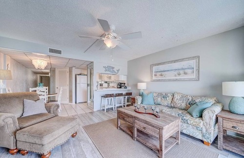 Gulf Lagoon Beach Condo | 2b2b just steps to the beach/pool! No Waiting on Elevators