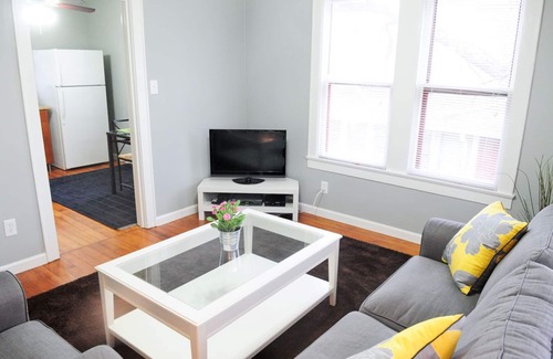 Hyde Park House | 2BD/1BA - The Treehouse - 1930's Hyde Park Home by UT/Downtown