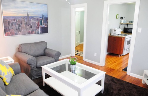 Hyde Park House | 2BD/1BA - The Treehouse - 1930's Hyde Park Home by UT/Downtown