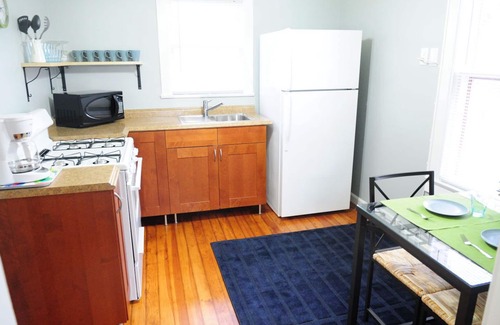 Hyde Park House | 2BD/1BA - The Treehouse - 1930's Hyde Park Home by UT/Downtown