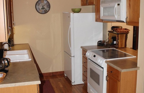 Branson Cabin | 2BD/2BA BRANSON CABIN by SILVER DOLLAR CITY- In Stonebridge, Overlooking Creek