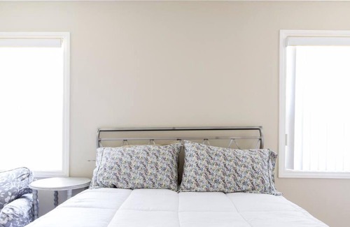 Belmont Shore Apartment | 2bd/2ba in Belmont Shores! Close to EVERYTHING!