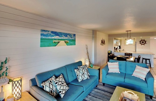 Fort Walton Beach Condo | 2BD/2BA Sea Oats 309 | Pool/Hot Tub, Private Beach Access, Prime Location