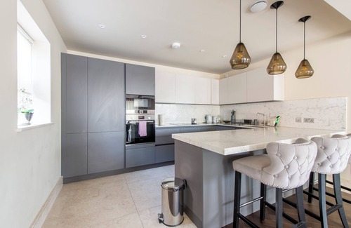 Chigwell Apartment | 2BD, 2BA Urban Oasisn