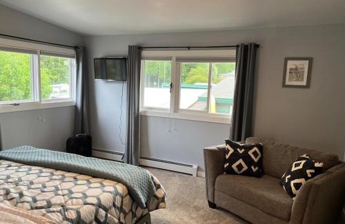 South Addition Apartment | 2BD 2BR Downtown Westchester Sleeps 2 to 6