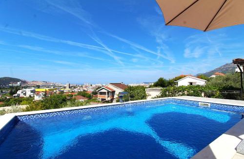 Burtaisi Apartment | 2bd Apt w Private Pool and City View "Keka"