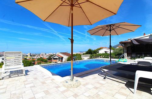 Burtaisi Apartment | 2bd Apt w Private Pool and City View "Keka"