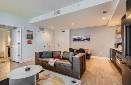 Rainey Street Historic District House | 2BD Condo-Rainey St-Best views-RT Pool