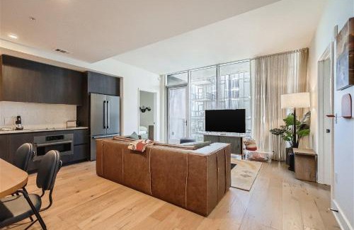 Rainey Street Historic District House | 2BD Condo-Rainey St-Best views-RT Pool