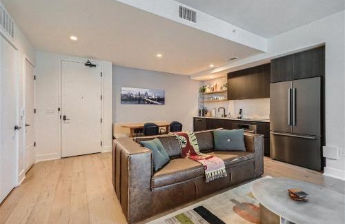 Rainey Street Historic District House | 2BD Condo-Rainey St-Best views-RT Pool