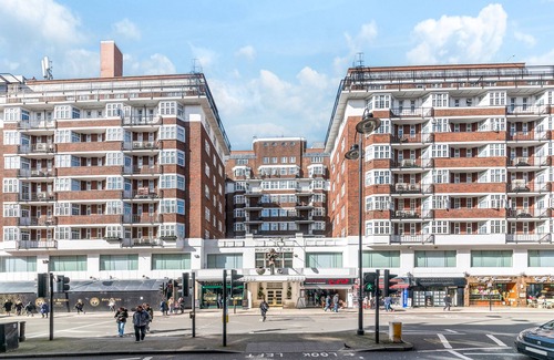 Knightsbridge and Belgravia Apartment | 2BD Flat Opp Harrods - Sleeps 5